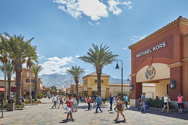 desert-hills-premium-outlets-13.jpg