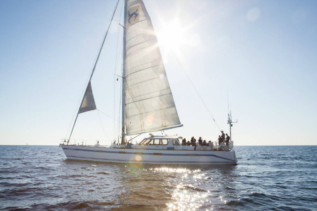 0_4200_0_2800_one_late-afternoon-pacific-ocean-sailboat-sailing-devon1433.jpg